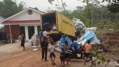 Duarrr!, Truk Bermuatan Minuman Tabrak Gerbang SPPG di Pagelaran