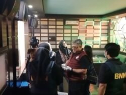 Razia Tempat Hiburan, Polisi Amankan Delapan Orang Positif Tes Narkoba dan Puluhan Botol Miras