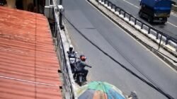 Motor Guru SMP Digondol Begal di Siang Bolong, Aksi Terekam CCTV
