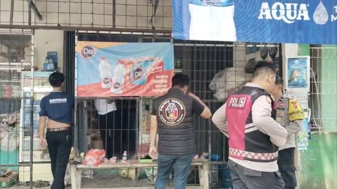 Teks: Pencurian warung di Ciranjang menyebabkan uang tunai dan sejumlah stok rokok dilaporkan hilang.
