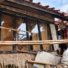 Dinding Bilik Lapuk, Atap Bocor, Hamdan Berjuang Lindungi Istri dan Dua Balitanya